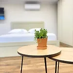 Flors Apartments